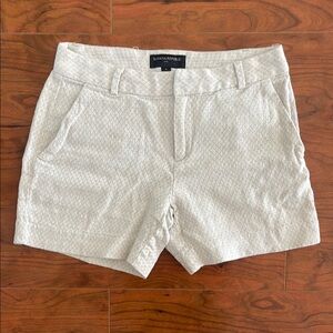 Banana Republic Cream Color Diamond Pattern Linen Mid Rise Shorts